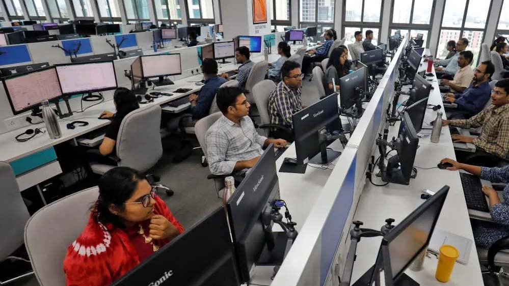 MP में सरकारी कर्मचारियों की अटेंडेंस पर सख्ती, सीट छोड़ते ही लगेगी ‘शॉर्ट लीव’