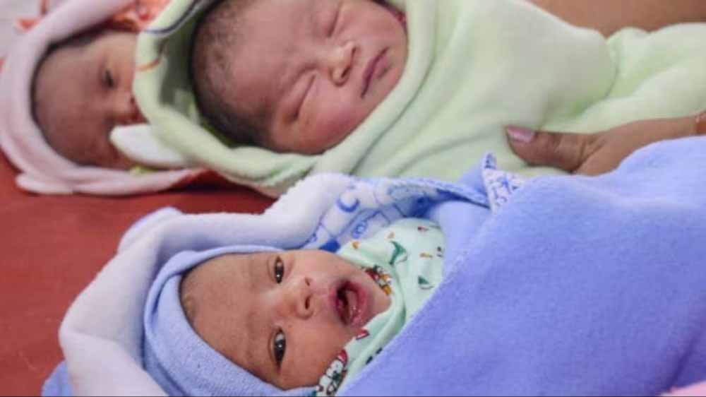 आबादी बढ़ाओ, इनाम पाओ: तीसरे बच्चे पर 30 हजार, चौथे पर 40 हजार