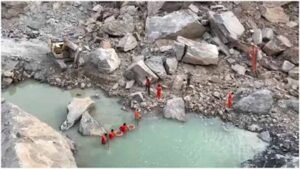 नीमकाथाना में बड़ा हादस,क्रेशर खदान में भूस्खलन, 1 मजदूर अब भी फंसा