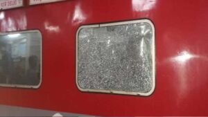 राजधानी एक्सप्रेस पर पत्थरबाजी! पलवल के पास AC कोच पर हमला, बाल-बाल बचे यात्री