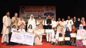 वक्फ बोर्ड स्कॉलरशिप से 850 छात्रों को मिला सहारा, CM बोले- शिक्षा ही बदलाव की ताकत
