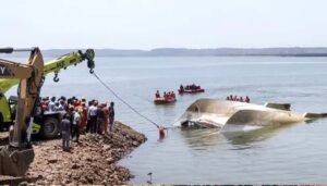 जबलपुर क्रूज हादसे का नया वीडियो: डूबने से पहले बांटे गए लाइफ जैकेट्स