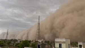 राजस्थान में रेत का खौफनाक बवंडर, दिन में छाया अंधेरा; सड़कों पर थम गई रफ्तार