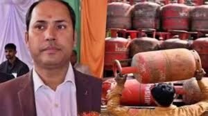 गैस सिलेंडर के लिए तहसील पहुंचे युवक को एसडीएम ने कराया गिरफ्तार