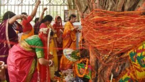 वट सावित्री व्रत 2026: परिक्रमा के दौरान इस मंत्र से मिलेगा अखंड सौभाग्य का आशीर्वाद