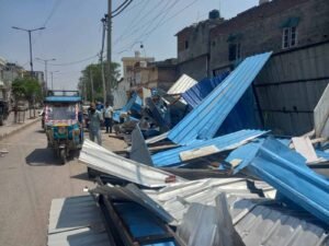 अंबाला में बड़ी कार्रवाई: सरकारी नाले पर बने 22 अवैध खोखे जेसीबी से ध्वस्त