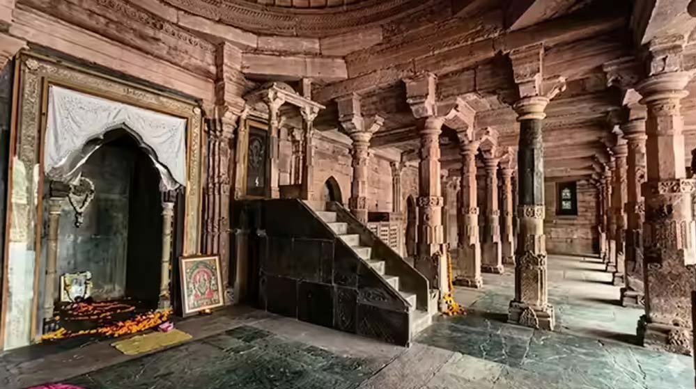 भोजशाला :सर्वे में मिले ऐतिहासिक तांबे के सिक्के और शिलालेख, ASI ने पेश की 2189 पेज की रिपोर्ट
