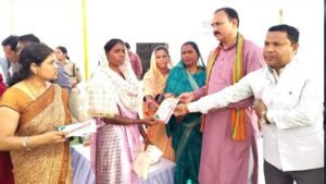 संवाद से संपूर्ण समाधान शिविर बना जनविश्वास का केंद्र, स्वास्थ्य मंत्री जायसवाल की मौजूदगी में सैकड़ों समस्याओं का त्वरित निराकरण