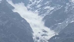 बदरीनाथ के पास कंचनगंगा में ग्लेशियर टूटने से हलचल, प्रशासन सतर्क