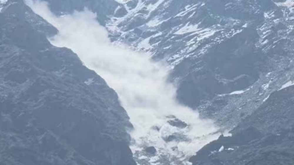 बदरीनाथ के पास कंचनगंगा में ग्लेशियर टूटने से हलचल, प्रशासन सतर्क
