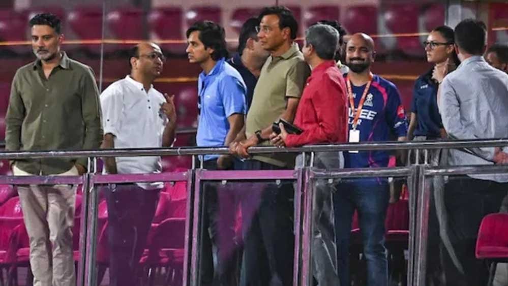 ₹15 हजार करोड़ की डील के बीच RR कैम्प पहुंचे नए मालिक, लक्ष्मी मित्तल ने रियान-यशस्वी से की चर्चा