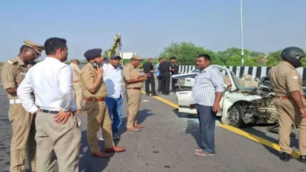 आजमगढ़ में दर्दनाक हादसा, एक्सप्रेस-वे पर कंटेनर से टकराई कार, 5 की मौत