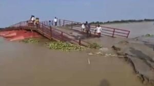 खगड़िया में कोसी का कहर, कटाव के चलते पीपापुल बंद; लाखों लोगों की आवाजाही प्रभावित