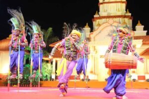 इंदौर मालवा महोत्सव में छाया रहा गेड़ी नृत्य का जादू