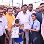 मंत्री दयाल दास बघेल ने बाल वैज्ञानिक सृष्टि और पीयूष को किया सम्मानित मांडल राष्ट्रीय विज्ञान मेला दिल्ली के लिए चयनित