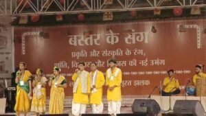 लोकनृत्यों की रंगारंग प्रस्तुति में झूमे अमित शाह, बादल अकादमी में तीन मुख्यमंत्री भी रहे मौजूद