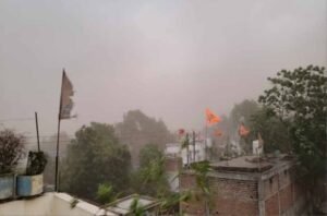 तेज आंधी-बारिश से रायपुर बेहाल, पेड़ गिरे, फिर बिगड़ सकता है मौसम