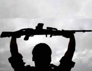 माओवादी संगठन को बड़ा झटका, 20 लाख के इनामी नरहरि और पत्नी ने किया सरेंडर