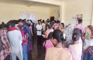 नक्सल प्रतिबंधों के बीच बदली तस्वीर, अबूझमाड़ के ग्रामीण पहली बार बनवाने पहुंचे ड्राइविंग लाइसेंस