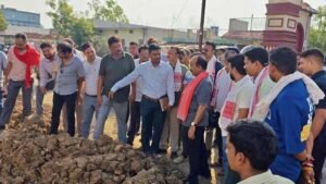 Arun Sao का अनोखा अंदाज: विकास कार्यों के निरीक्षण के लिए स्कूटी से निकले