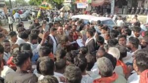 नीमच में शव रखकर ग्रामीणों का प्रदर्शन, 4 घंटे तक सड़क जाम