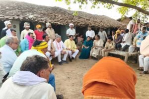 मंत्री  परमार ने कुआं हादसे में दिवंगत श्रमिकों के परिजन से की भेंट