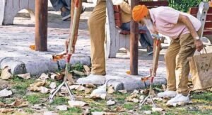 84 की उम्र में भी देशसेवा का जज्बा, पार्कों से कूड़ा हटाकर मिसाल बने रिटायर्ड नेवी अफसर