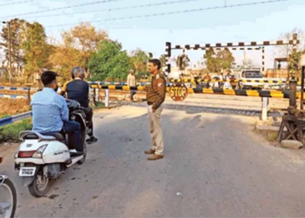 Jammu जाने वालों को झटका: 3 दिन बंद रहेगा पठानकोट–सुजानपुर फाटक, रेल सफर होगा लंबा