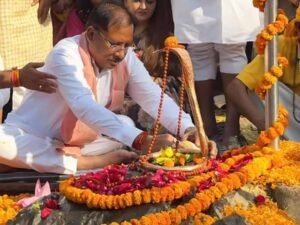 लेश्वर महादेव धाम में मुख्यमंत्री  विष्णुदेव साय ने किया जलाभिषेक: प्रदेश की सुख-समृद्धि की कामना की