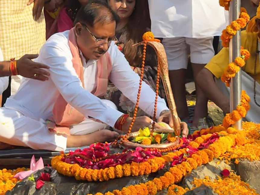 लेश्वर महादेव धाम में मुख्यमंत्री  विष्णुदेव साय ने किया जलाभिषेक: प्रदेश की सुख-समृद्धि की कामना की