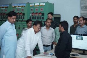ऊर्जा मंत्री  तोमर ने रात में किया सिविल अस्पताल हजीरा, बिरला नगर सहित विद्युत केन्द्रों का औचक निरीक्षण