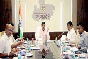 सौर ऊर्जा के उपयोग को अधिकाधिक प्रोत्साहित करें : मुख्यमंत्री डॉ. यादव