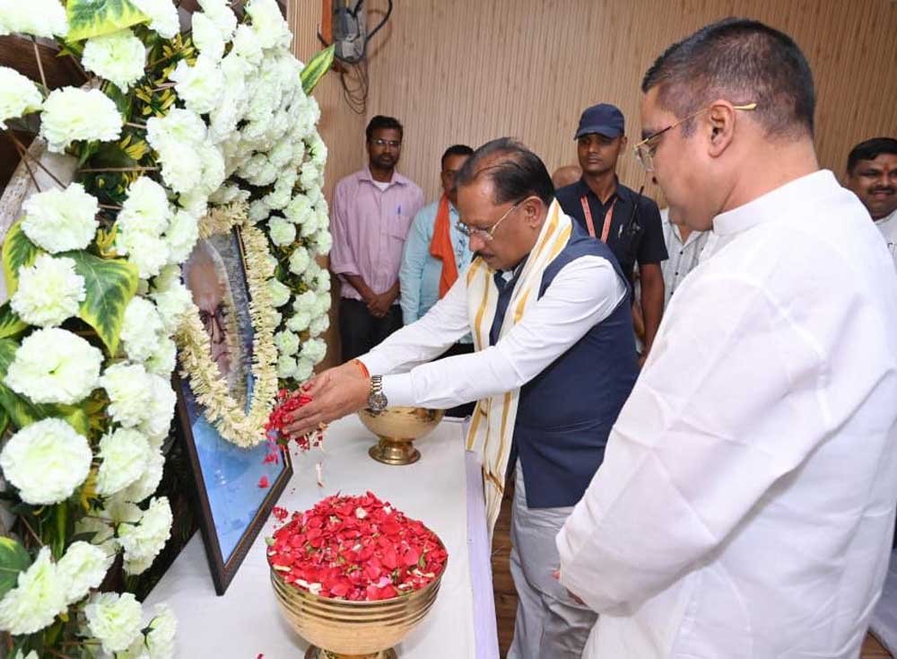 वैशाली नगर विधायक  रिकेश सेन के निवास पहुंचकर व्यक्त की गहरी संवेदना, दिवंगत आत्मा की शांति के लिए की प्रार्थना