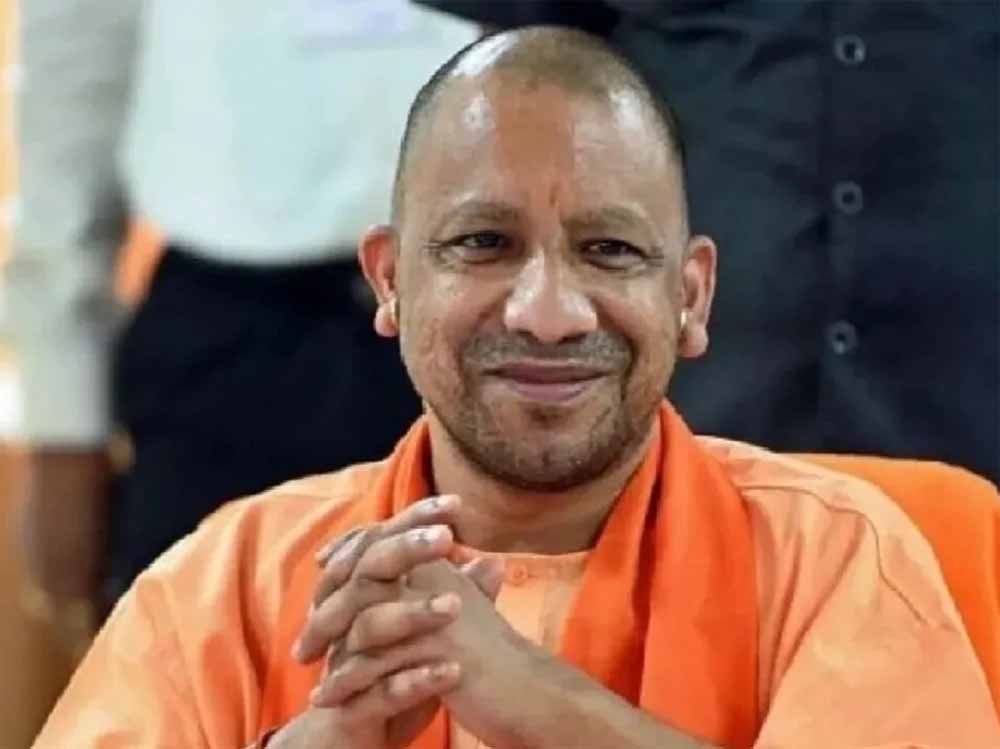 महराजगंज में मुख्यमंत्री ने बांटे स्वीकृति पत्र, चेक और टूलकिट