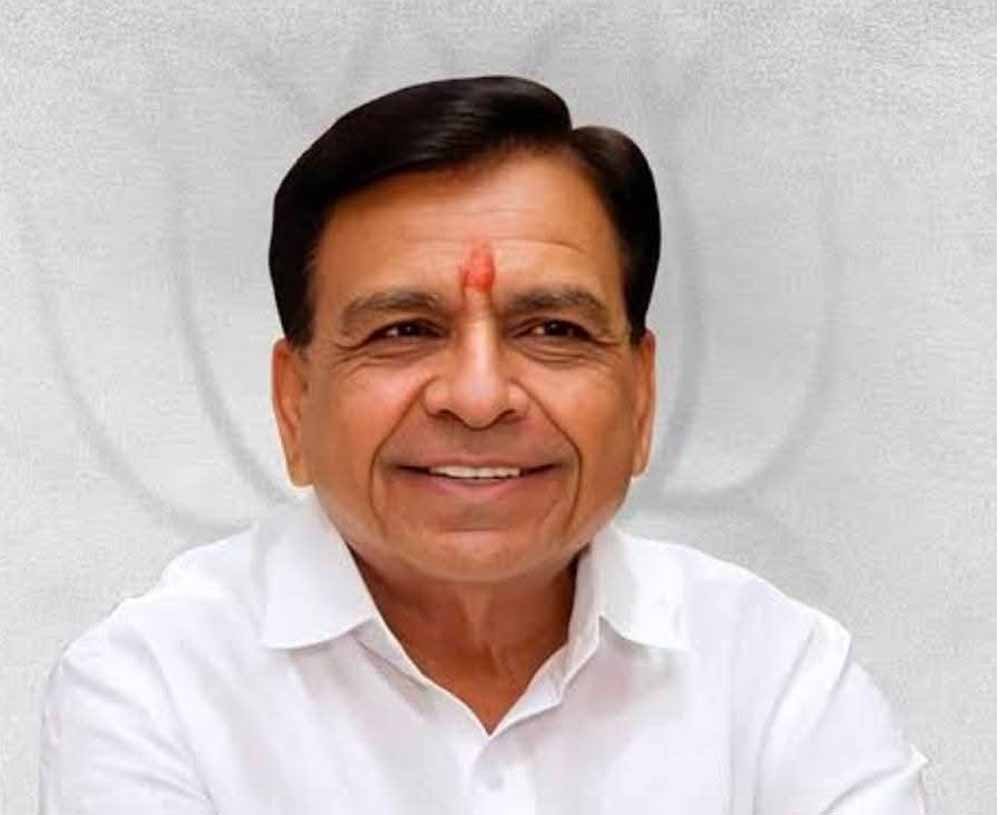 उप मुख्यमंत्री  देवड़ा ने त्यागी पायलट और फॉलो वाहन सुविधा