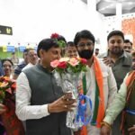 डुमना एयरपोर्ट पर मुख्यमंत्री डॉ यादव का आत्मीय स्वागत.