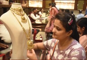इंदौर में सोना-चांदी ने तोड़े रिकॉर्ड, सोना ₹8000 और चांदी ₹9000 तक महंगी