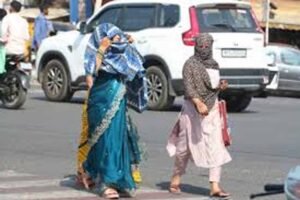 MP में भीषण गर्मी का कहर, राजस्थान की तपती हवाओं से खजुराहो-नौगांव में पारा 46 डिग्री पहुंचा