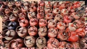 गैस उपभोक्ताओं के लिए बड़ा अलर्ट: LPG सब्सिडी बचानी है तो 7 दिन में करना होगा ये काम