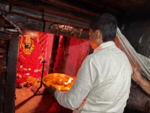 वन मंत्री  केदार कश्यप ने किए मां दंतेश्वरी के दर्शन, प्रदेश की सुख-समृद्धि और खुशहाली की कामना की