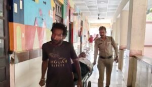 रतलाम के डायल-112 हीरोज सड़क दुर्घटना में घायल 02 व्यक्तियों को त्वरित सहायता से पहुँचाया अस्पताल