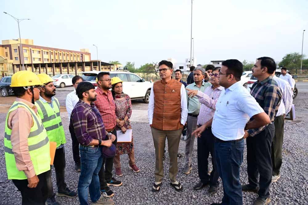 वित्त मंत्री  ओपी चौधरी ने नवा रायपुर में विकास कार्यों का किया निरीक्षण