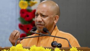 महराजगंज में CM योगी का बड़ा तोहफा! करोड़ों की परियोजनाओं का शिलान्यास, लाभार्थियों को सौंपी घर की चाबियां