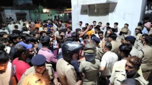 विकासनगर हिंसा: युवक की मौत के बाद भड़का बवाल, आरोपी का घर फूंका, इंटरनेट सेवा बंद