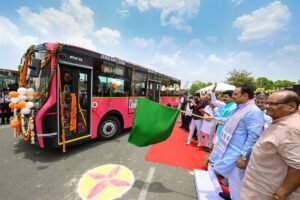 जयपुर में 29 और भीलवाड़ा में 18 नई इलेक्ट्रिक बसों को मुख्यमंत्री भजनलाल शर्मा ने दिखाई हरी झंडी