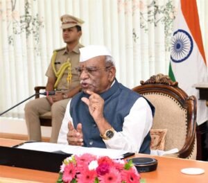 विश्वविद्यालय ज्ञान के प्रकाश पुंज, उत्कृष्टता के लिए करें कार्य: राज्यपाल