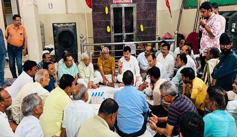 माता मंदिर में रात्रि विश्राम के दौरान ऊर्जा मंत्री तोमर ने लगाई जन चौपाल