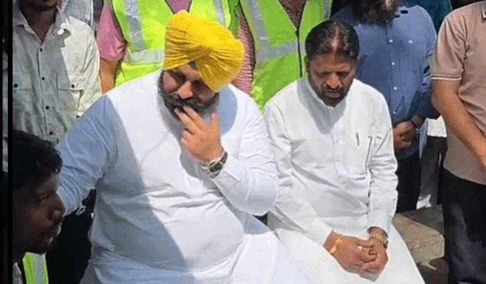 क्लीन पंजाब अभियान के निरीक्षण में पहुंचे मंत्री हरजोत बैंस, सफाईकर्मियों ने उठाया 2 महीने की बकाया सैलरी का मुद्दा