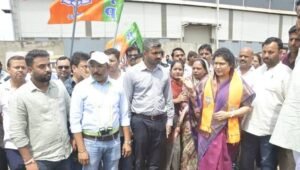 राज्यमंत्री  गौर ने किया निर्माणाधीन 10 लेन सड़क का जायजा