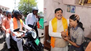 स्कूटी से 12वीं टॉपर चांदनी के घर पहुंचे CM मोहन यादव, तंग गलियों में देख लोग रह गए हैरान